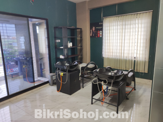 ফিমেল হেয়ার সেলুন/ পার্লার